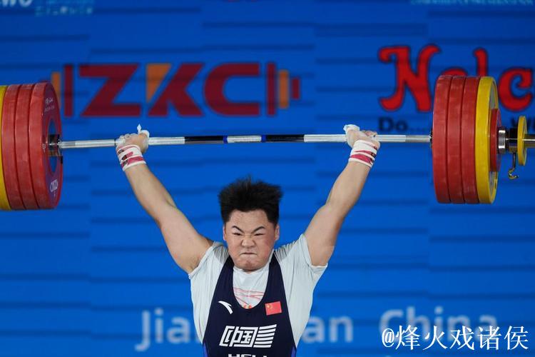 全国举重冠军赛 潘云华收获三金